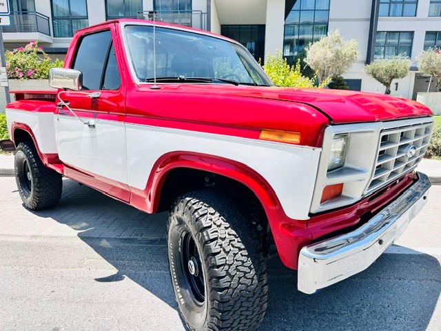 1986 Ford F-150 Classic Sidestep for sale in the UAE