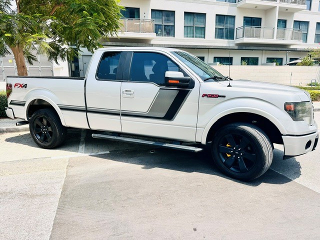 2014 Ford F-150 V8 FX4 thumbnail 3