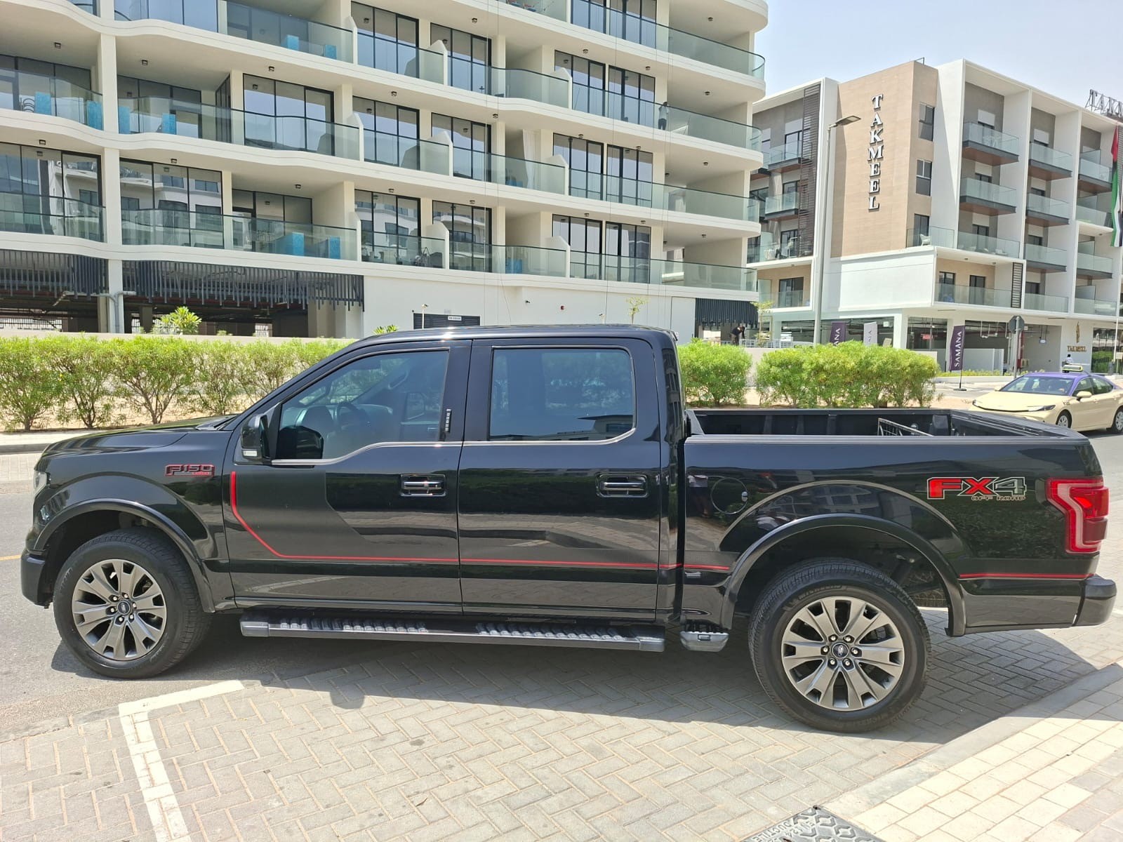 2017 Ford F-150 Lariat FX4 V6 thumbnail 4