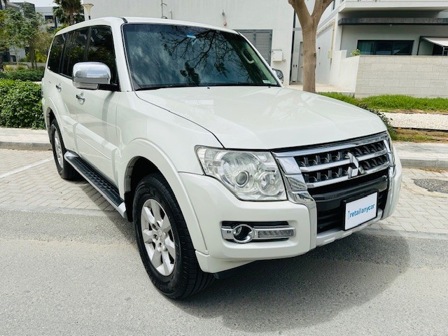 2017 Mitsubishi Pajero 3.5 GLS for sale in the UAE