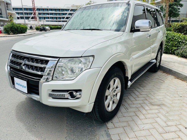 2017 Mitsubishi Pajero 3.5 GLS thumbnail 2