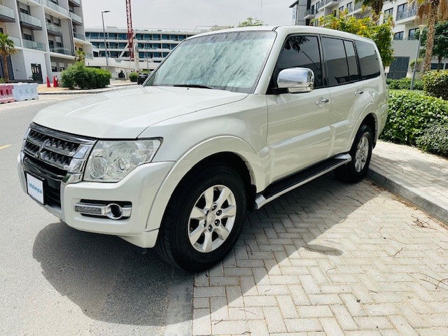 2017 Mitsubishi Pajero 3.5 GLS thumbnail 4