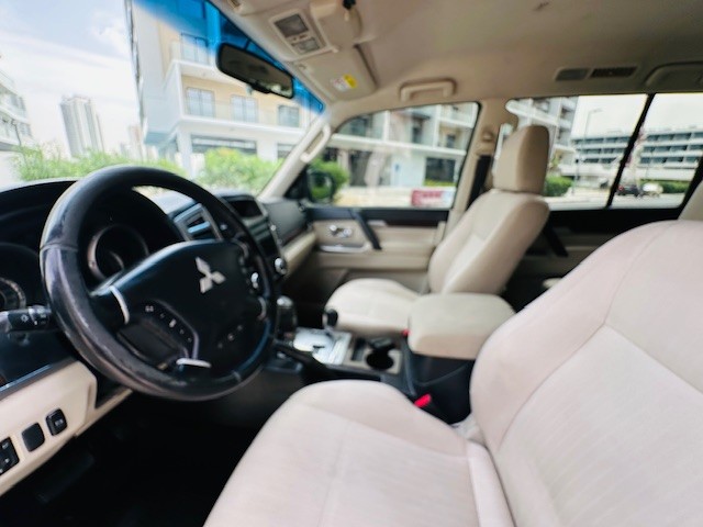2017 Mitsubishi Pajero 3.5 GLS thumbnail 8