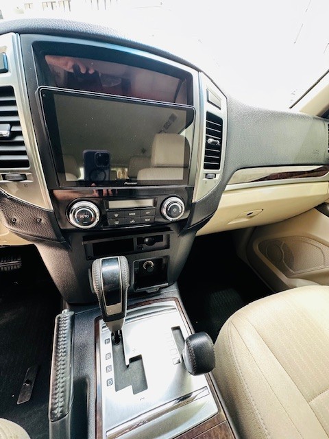 2017 Mitsubishi Pajero 3.5 GLS thumbnail 9