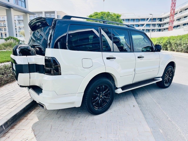 2020 Mitsubishi Pajero 3.8 Signature thumbnail 4